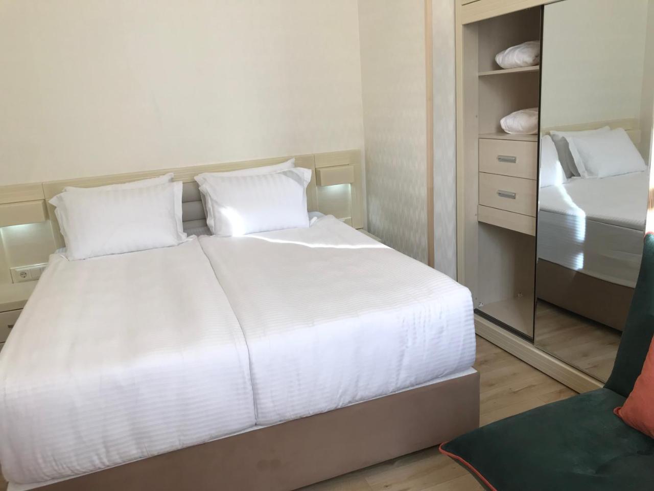 Full Comfort Apartment On Aghmashenebeli Tbilisi Exterior foto