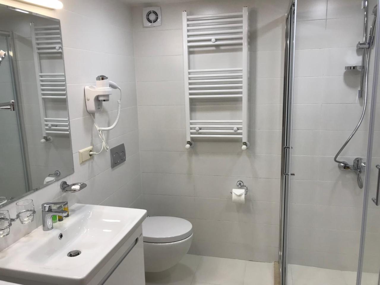 Full Comfort Apartment On Aghmashenebeli Tbilisi Exterior foto